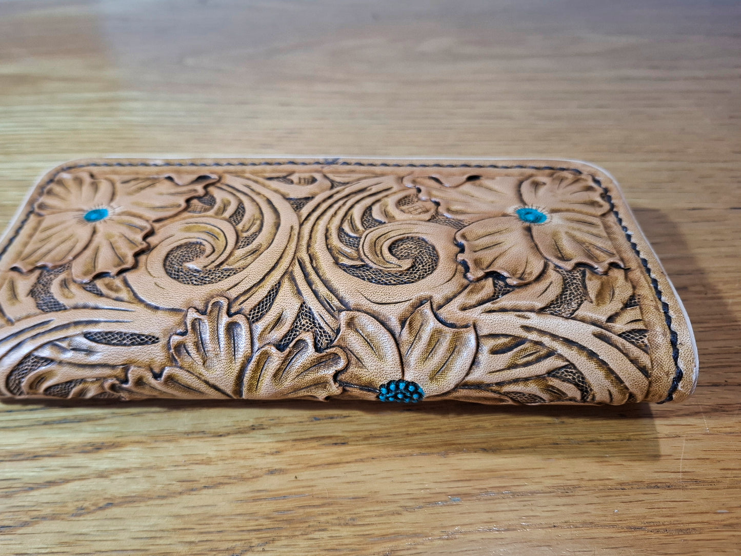 Women's Leather Wallet with Interlaced Pattern