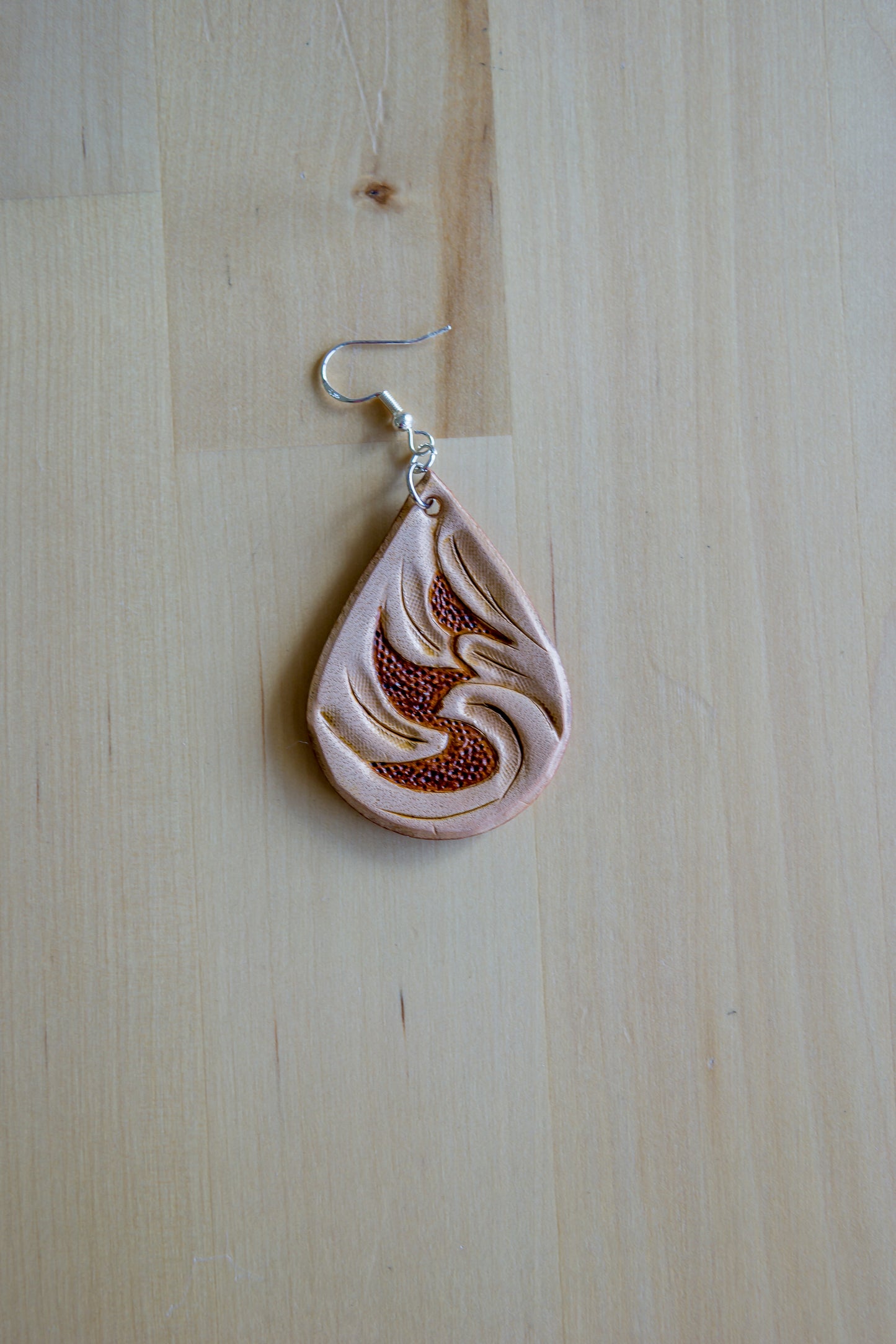 Brincos em Couro – Elegância Artesanal em Cada Detalhe