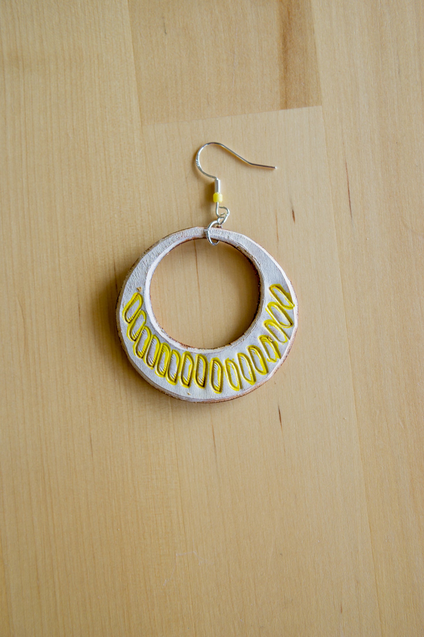 Brincos Circulares em Couro – Leveza e Estilo Artesanal