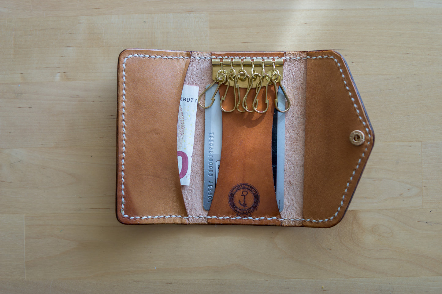 Porta-Chaves Artesanal de Couro "Folhas de Carvalho"