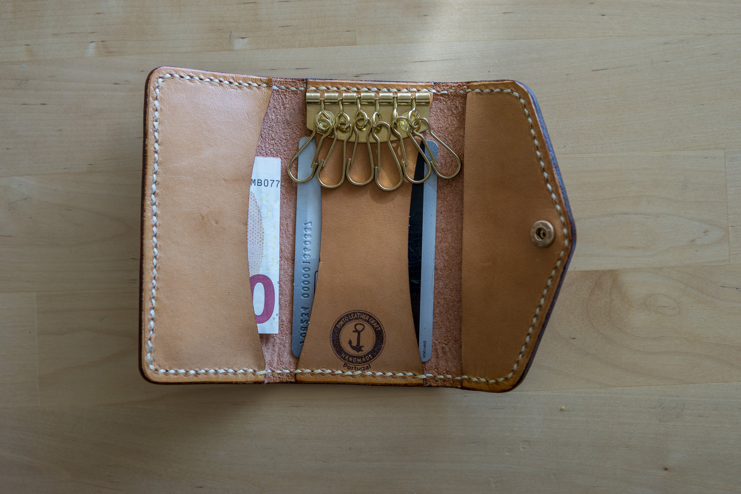 Porta-Chaves Artesanal de Couro "Flor da Serra"