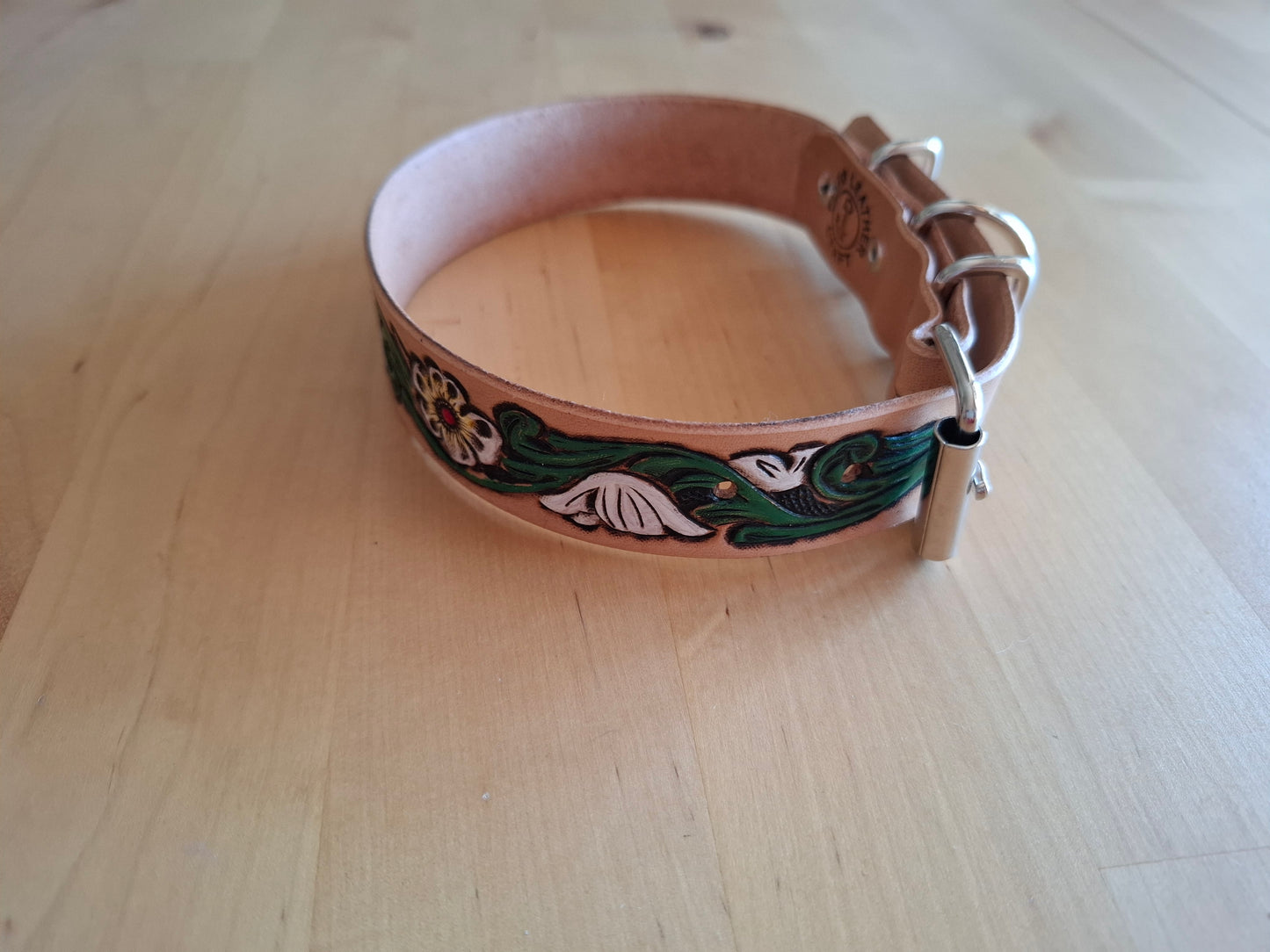 🐾 Coleira Personalizada Premium em Couro Genuíno – Artesanal, Elegante e Única