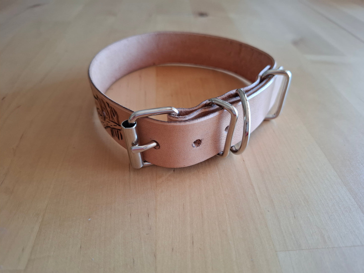 🐾 Coleira Personalizada Premium em Couro Genuíno – Artesanal, Elegante e Única