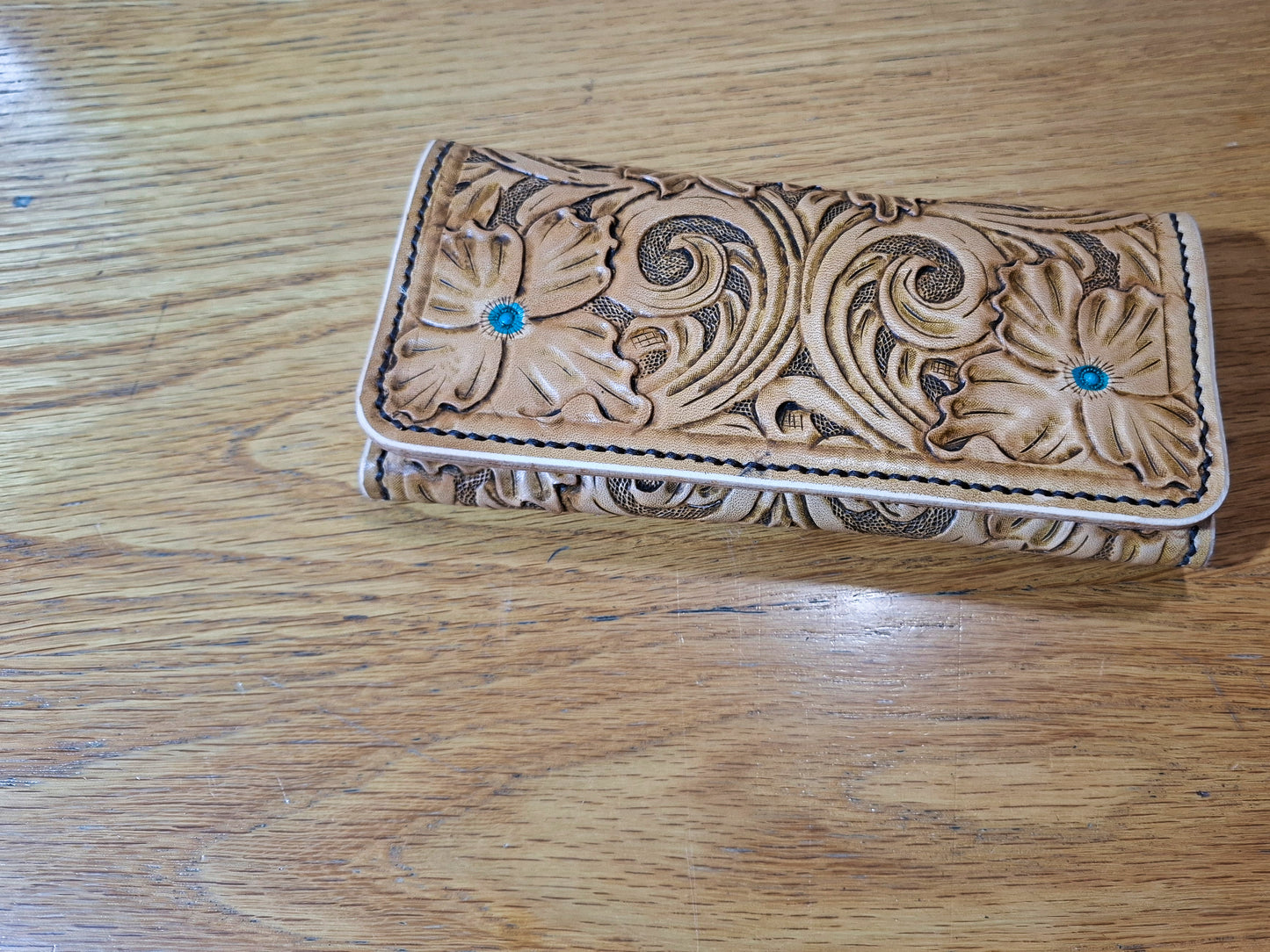 Women's Leather Wallet with Interlaced Pattern