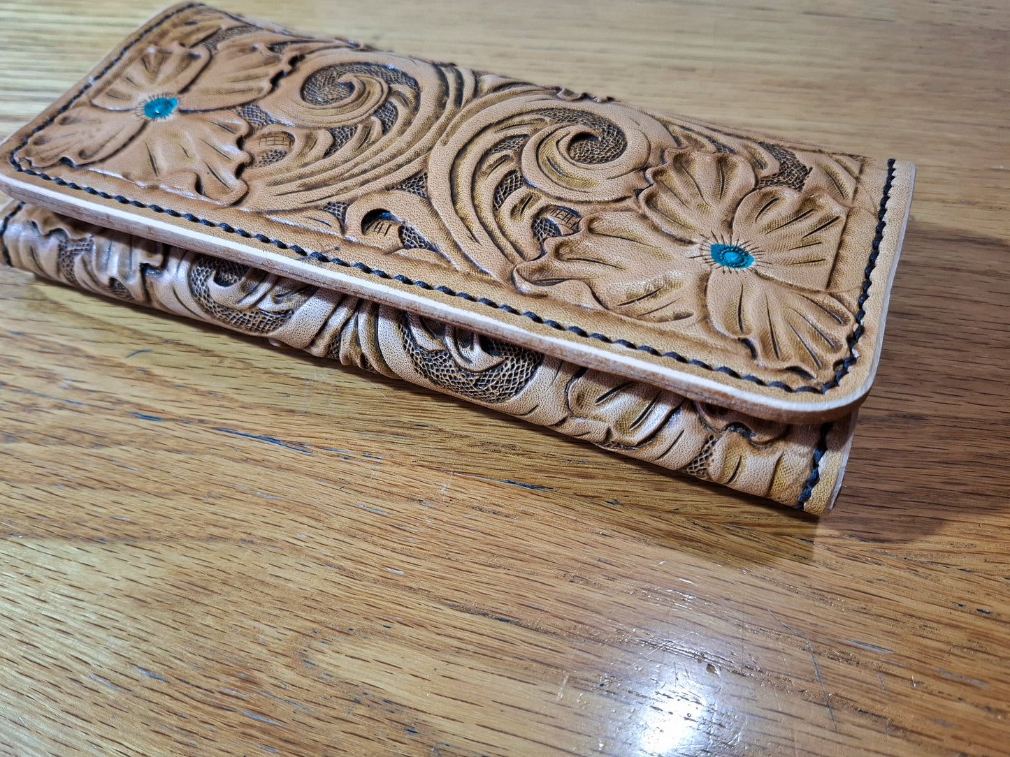 Women's Leather Wallet with Interlaced Pattern