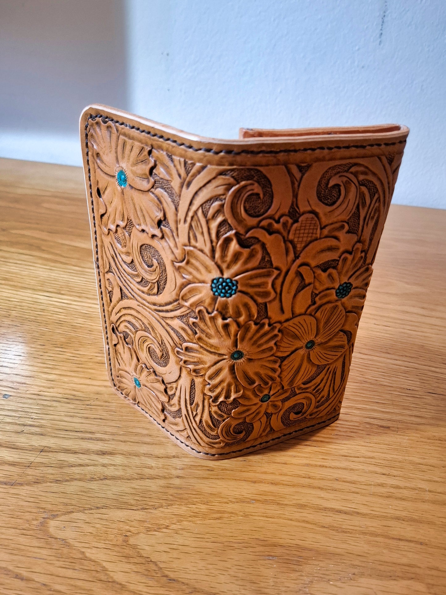 Women's Leather Wallet with Interlaced Pattern