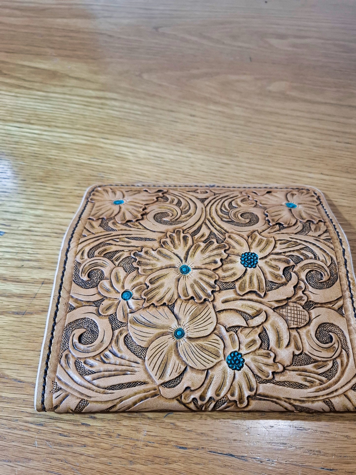 Women's Leather Wallet with Interlaced Pattern