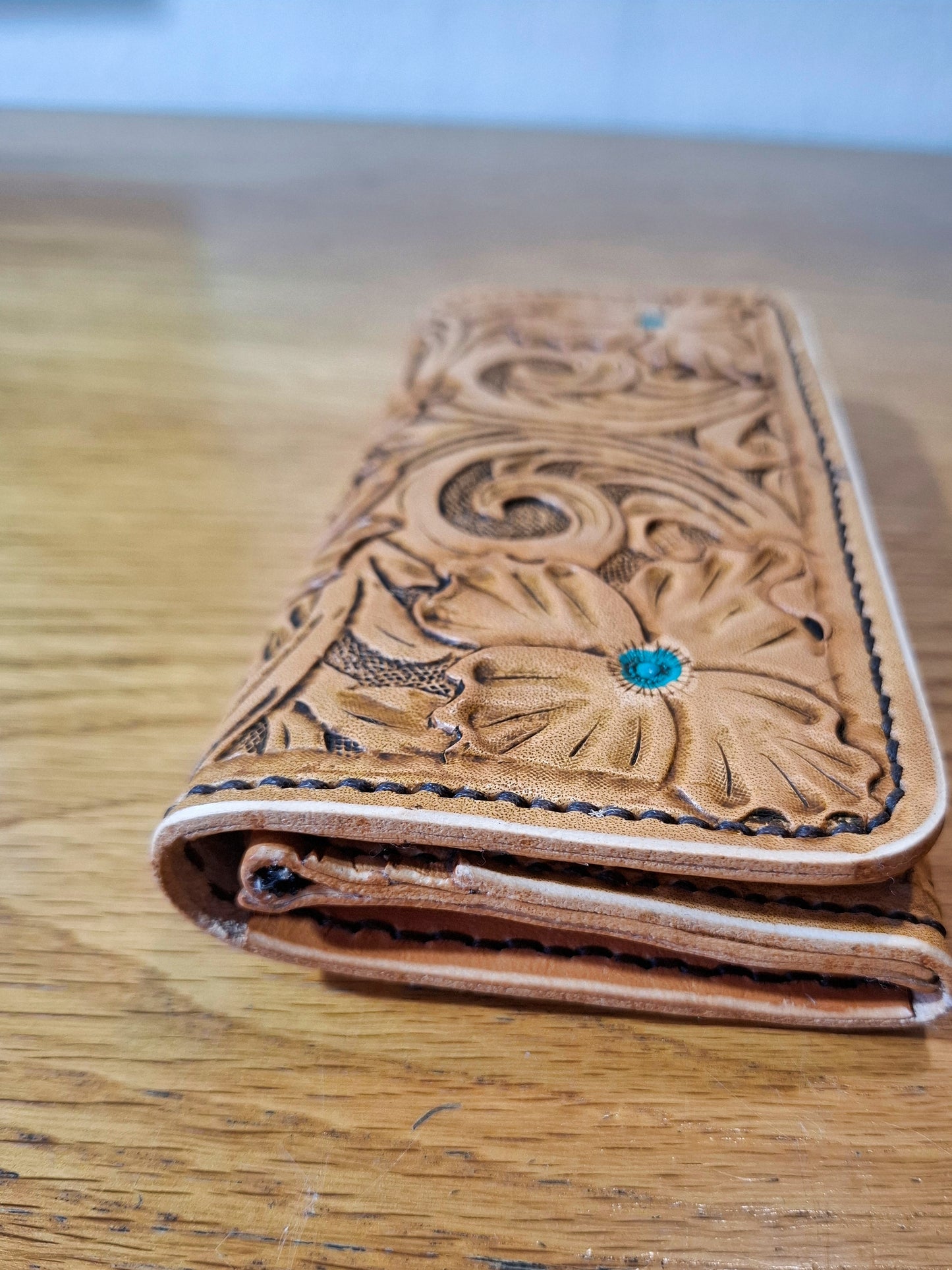 Women's Leather Wallet with Interlaced Pattern