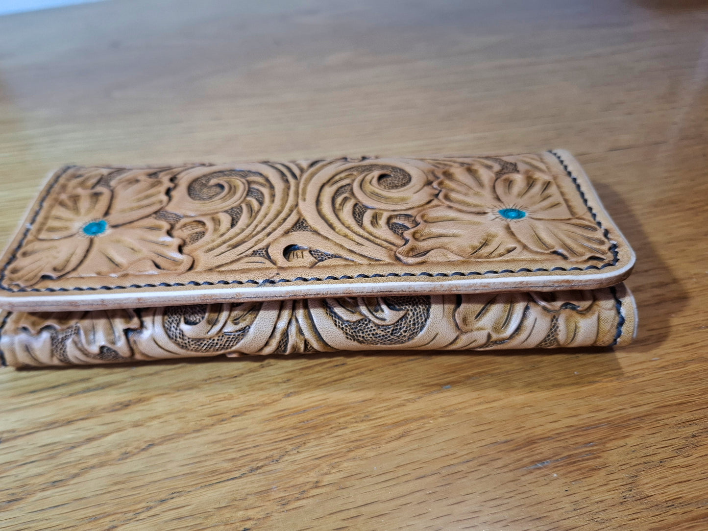 Women's Leather Wallet with Interlaced Pattern