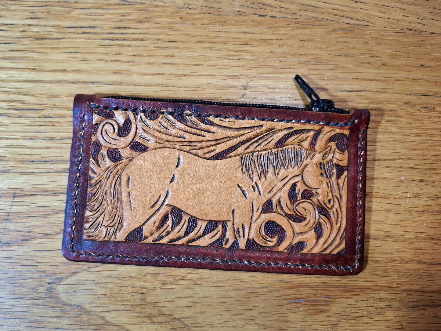Women's Leather Wallet with Interlaced Pattern