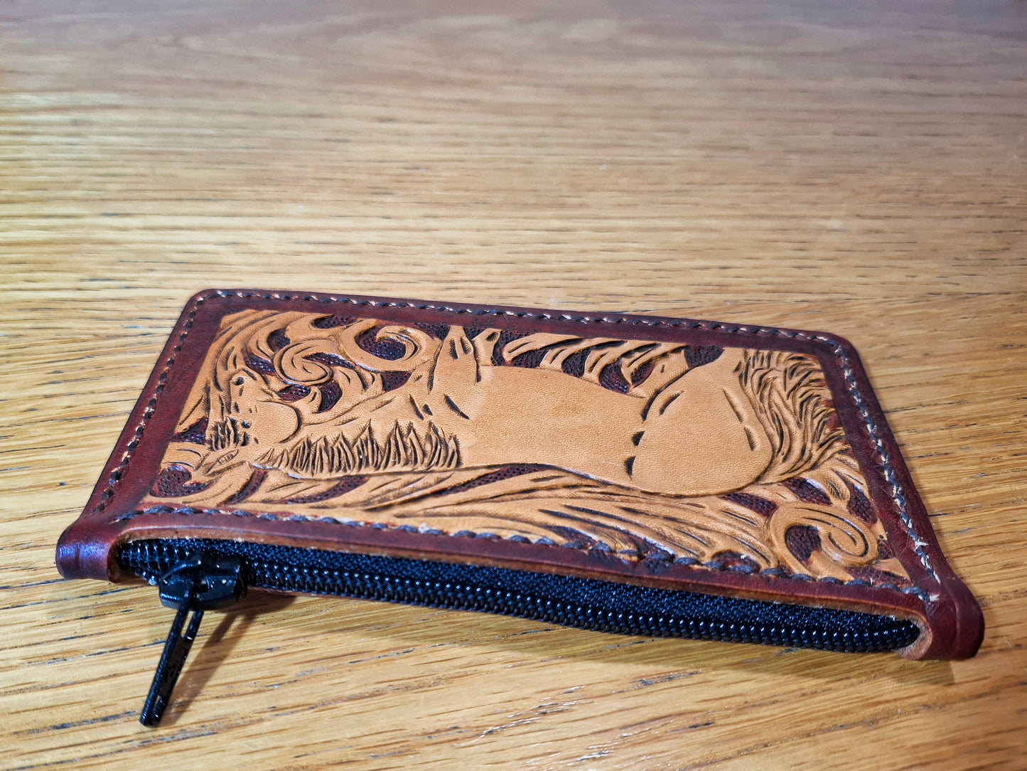 Women's Leather Wallet with Interlaced Pattern