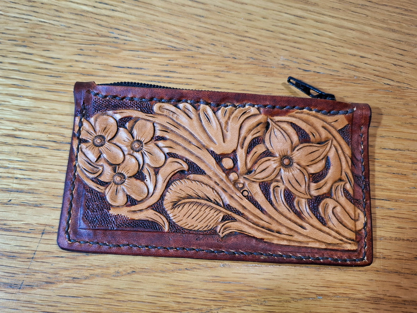 Women's Leather Wallet with Interlaced Pattern
