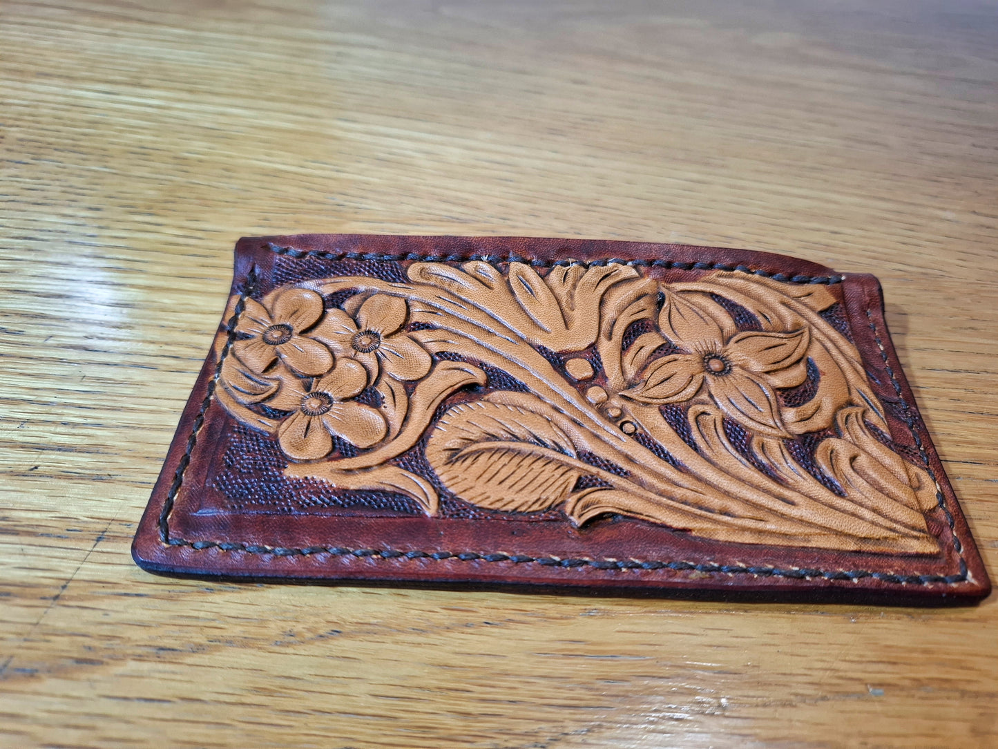 Women's Leather Wallet with Interlaced Pattern
