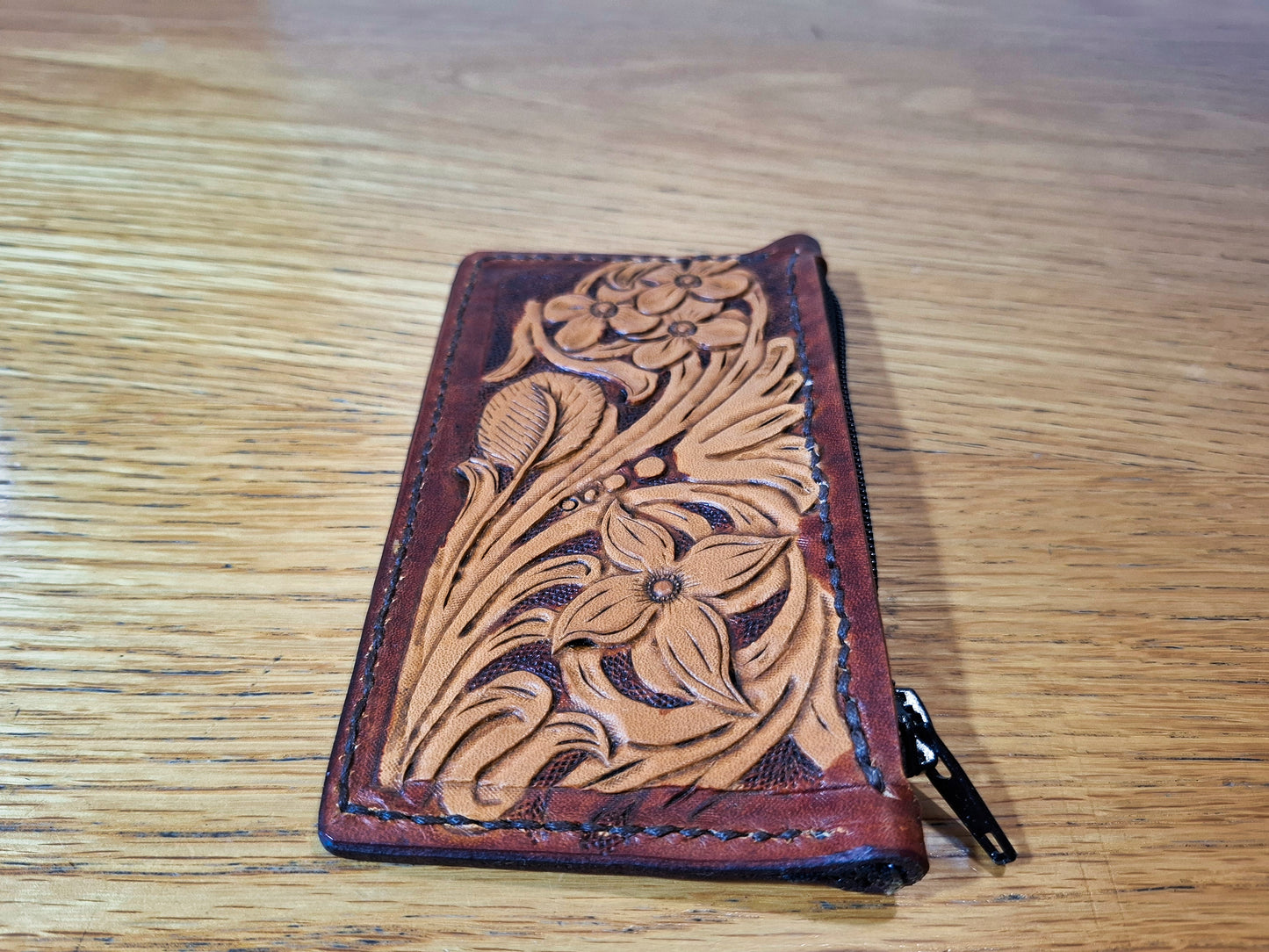 Women's Leather Wallet with Interlaced Pattern