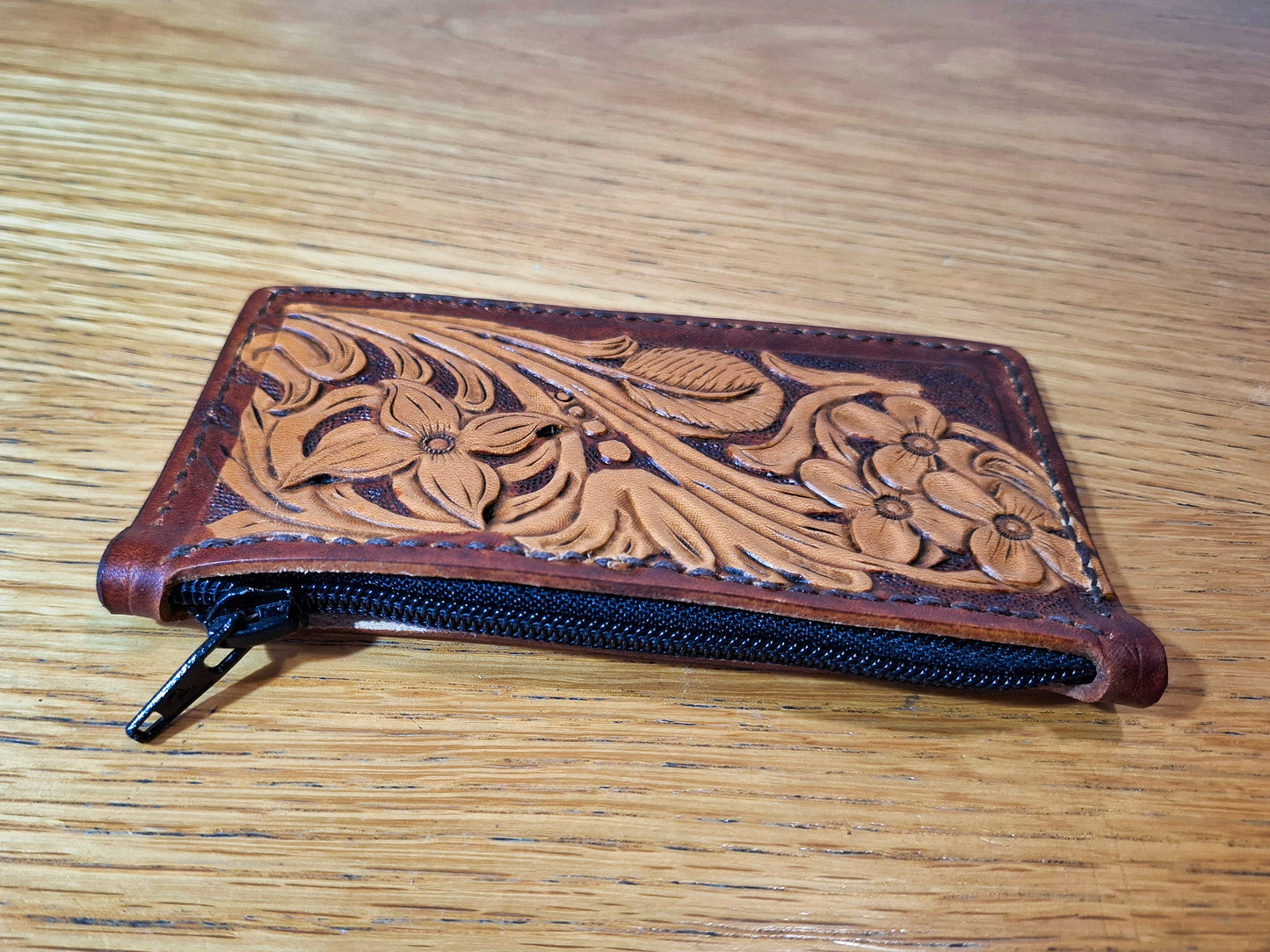 Women's Leather Wallet with Interlaced Pattern