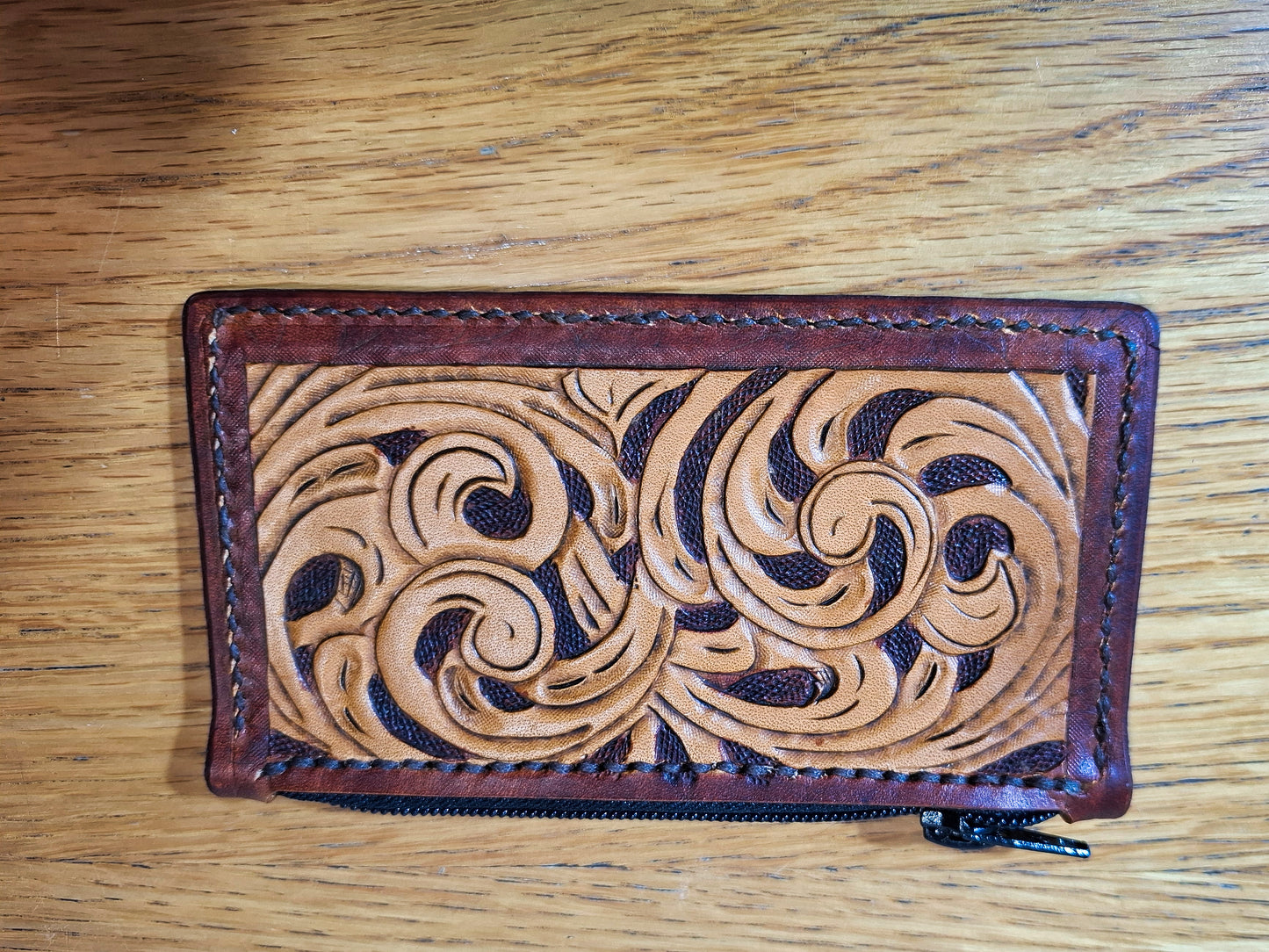 Women's Leather Wallet with Interlaced Pattern