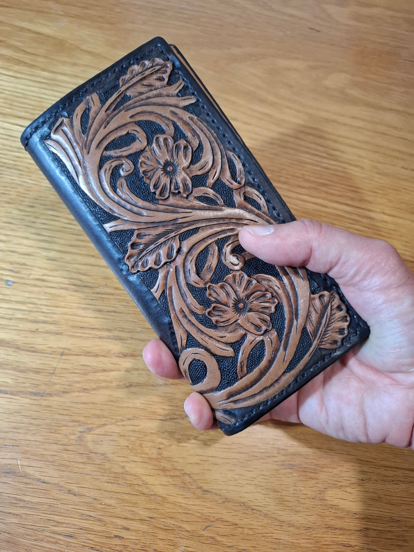 Carteira Masculina Artesanal em Couro Trabalhada à Mão