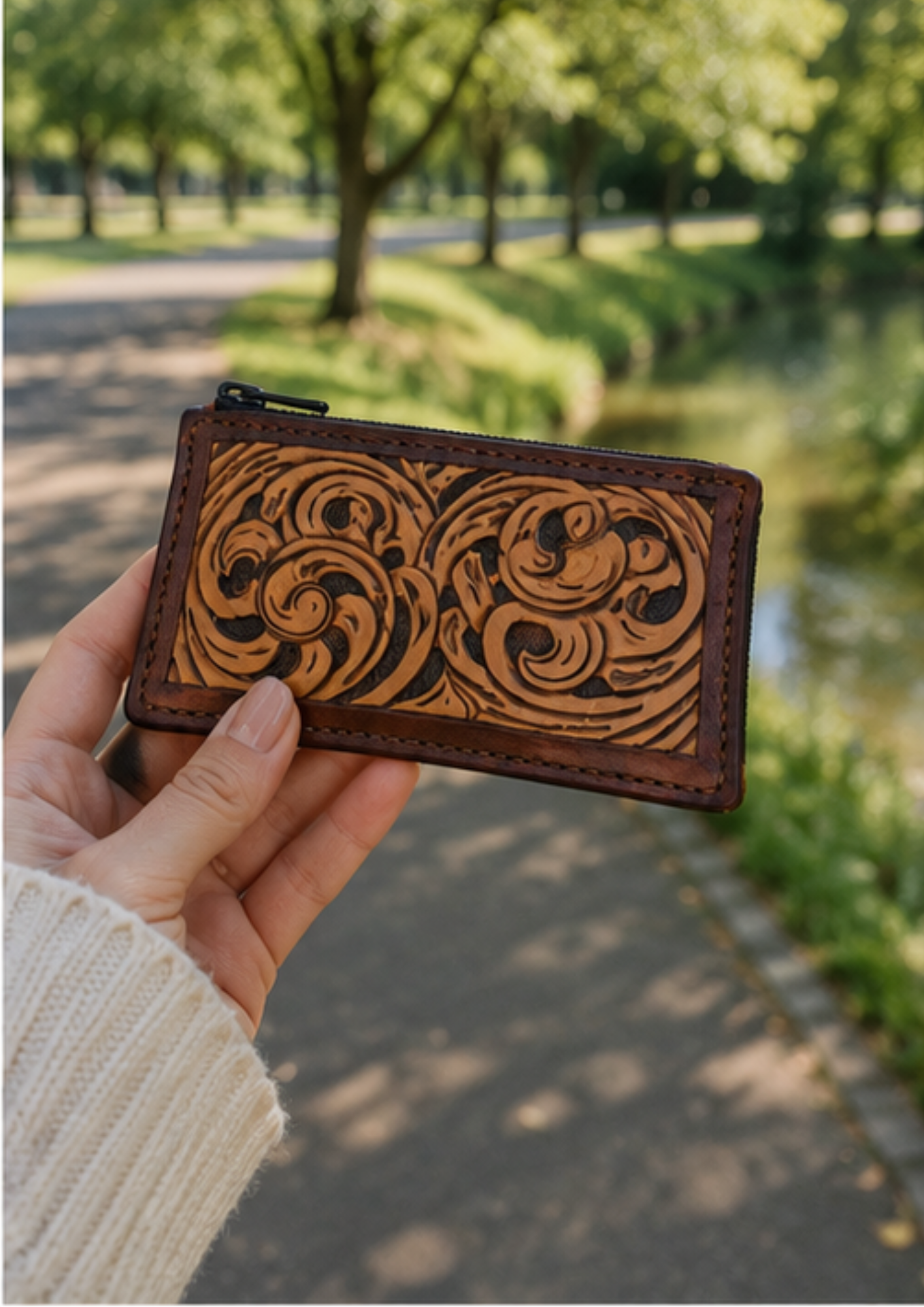 Women's Leather Wallet with Interlaced Pattern