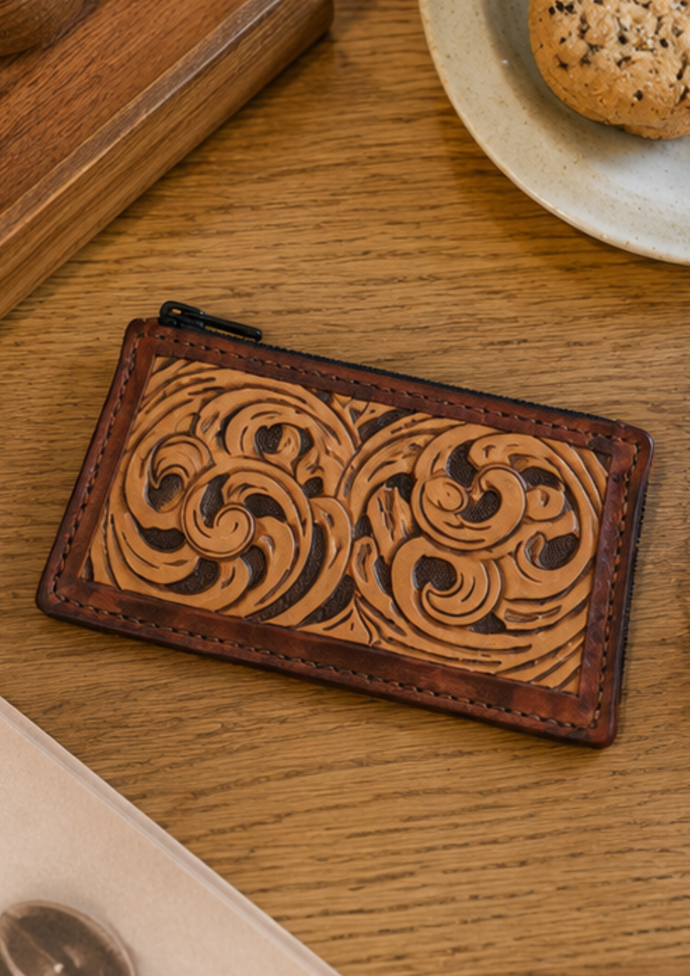 Women's Leather Wallet with Interlaced Pattern