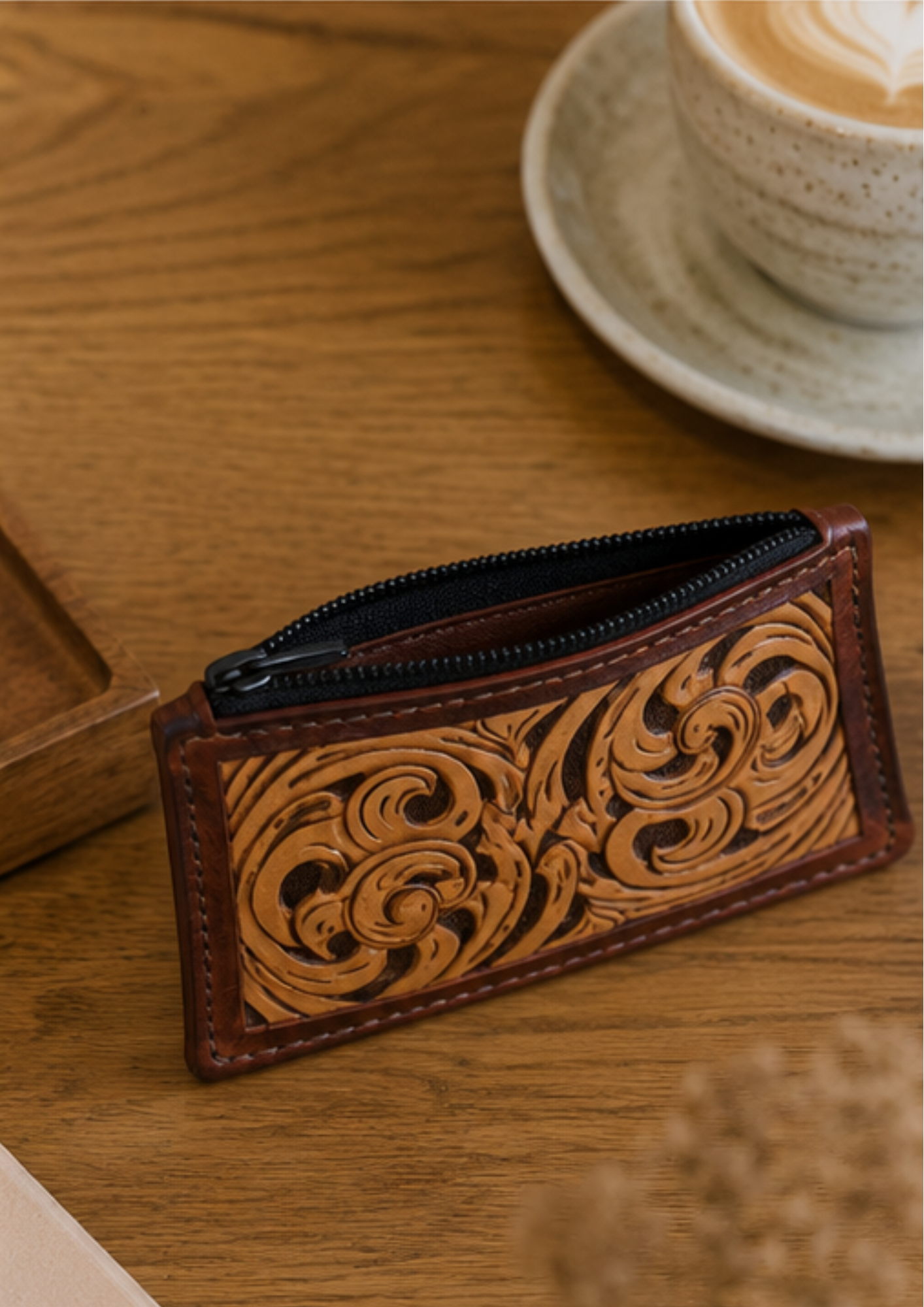 Women's Leather Wallet with Interlaced Pattern