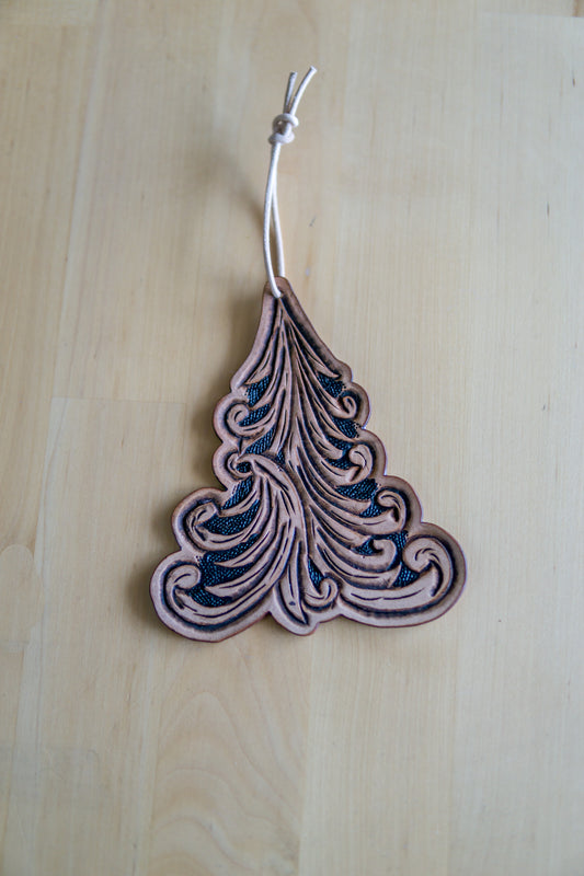 🎄 Árvore de Natal em Couro – Artesanal