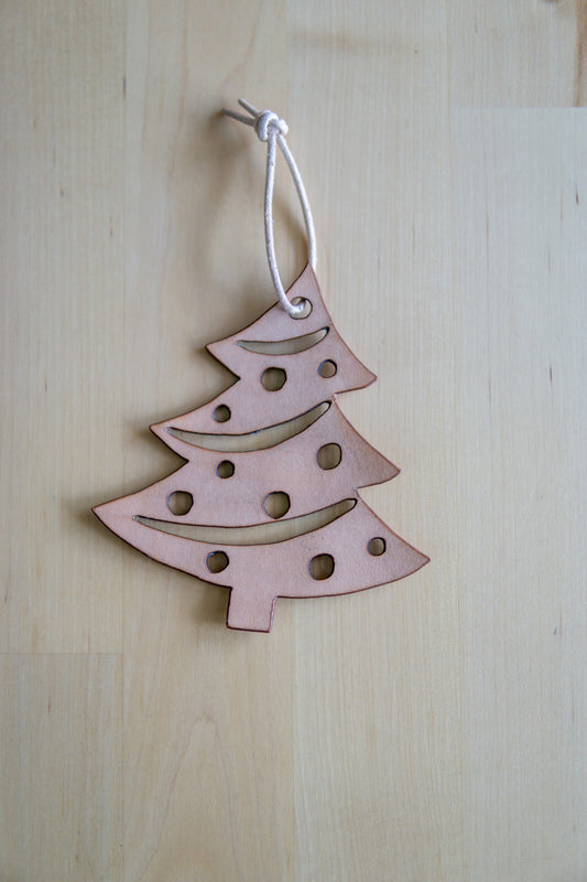 Enfeite de Natal em Couro – Árvore com Recortes