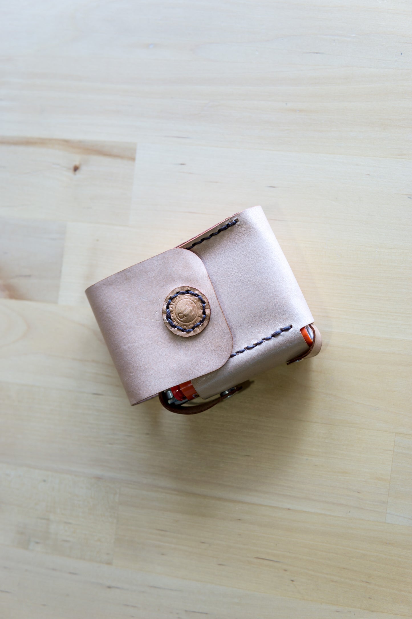 Porta-Cigarros em Couro Natural com Porta-Isqueiro | Feito à Mão