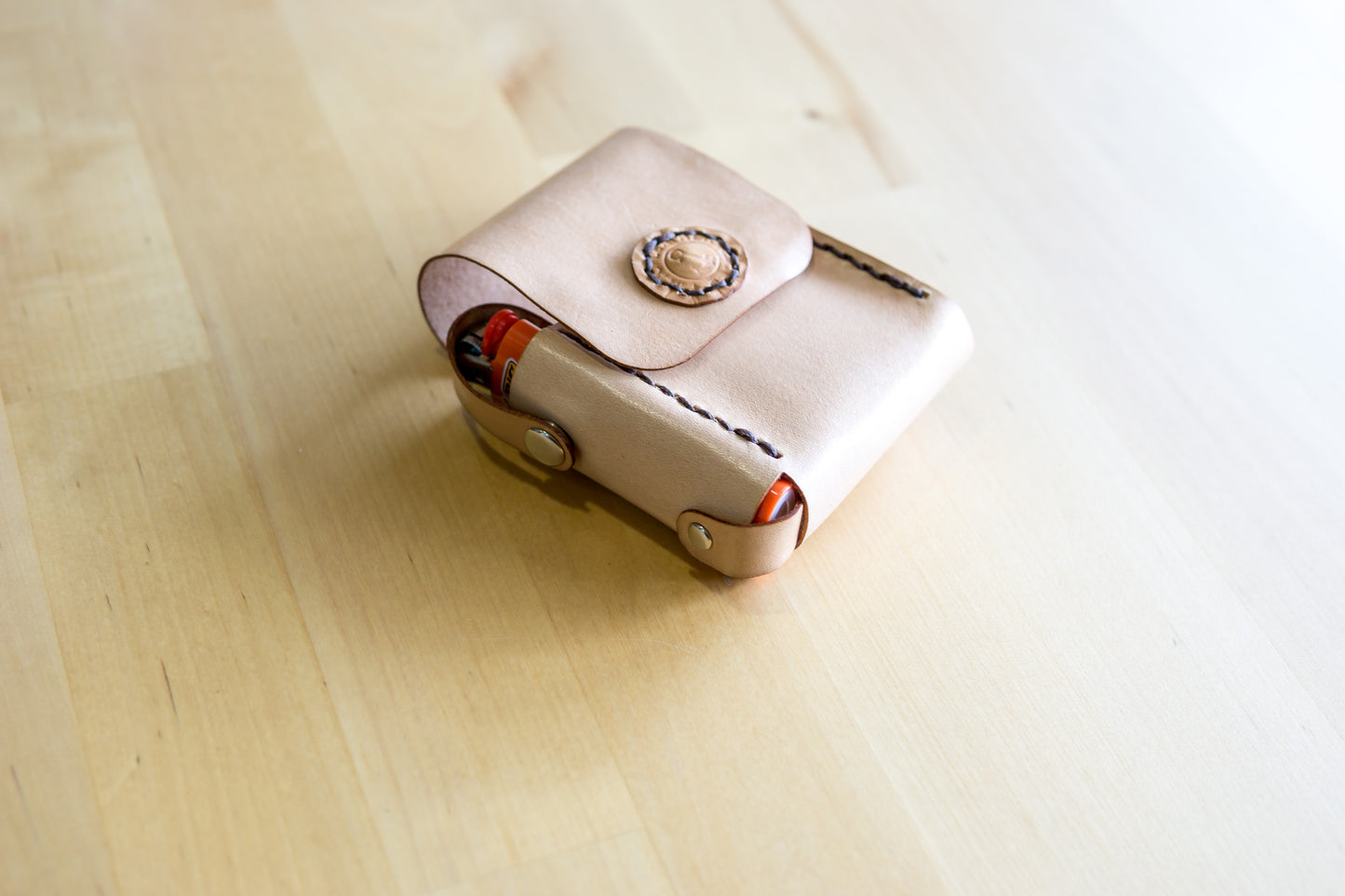 Porta-Cigarros em Couro Natural com Porta-Isqueiro | Feito à Mão