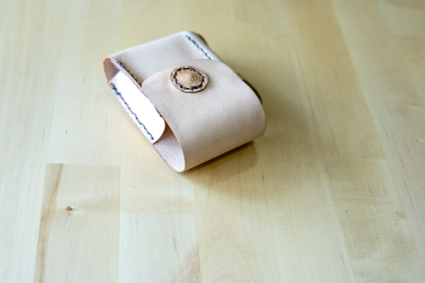 Porta-Cigarros em Couro Natural com Porta-Isqueiro | Feito à Mão