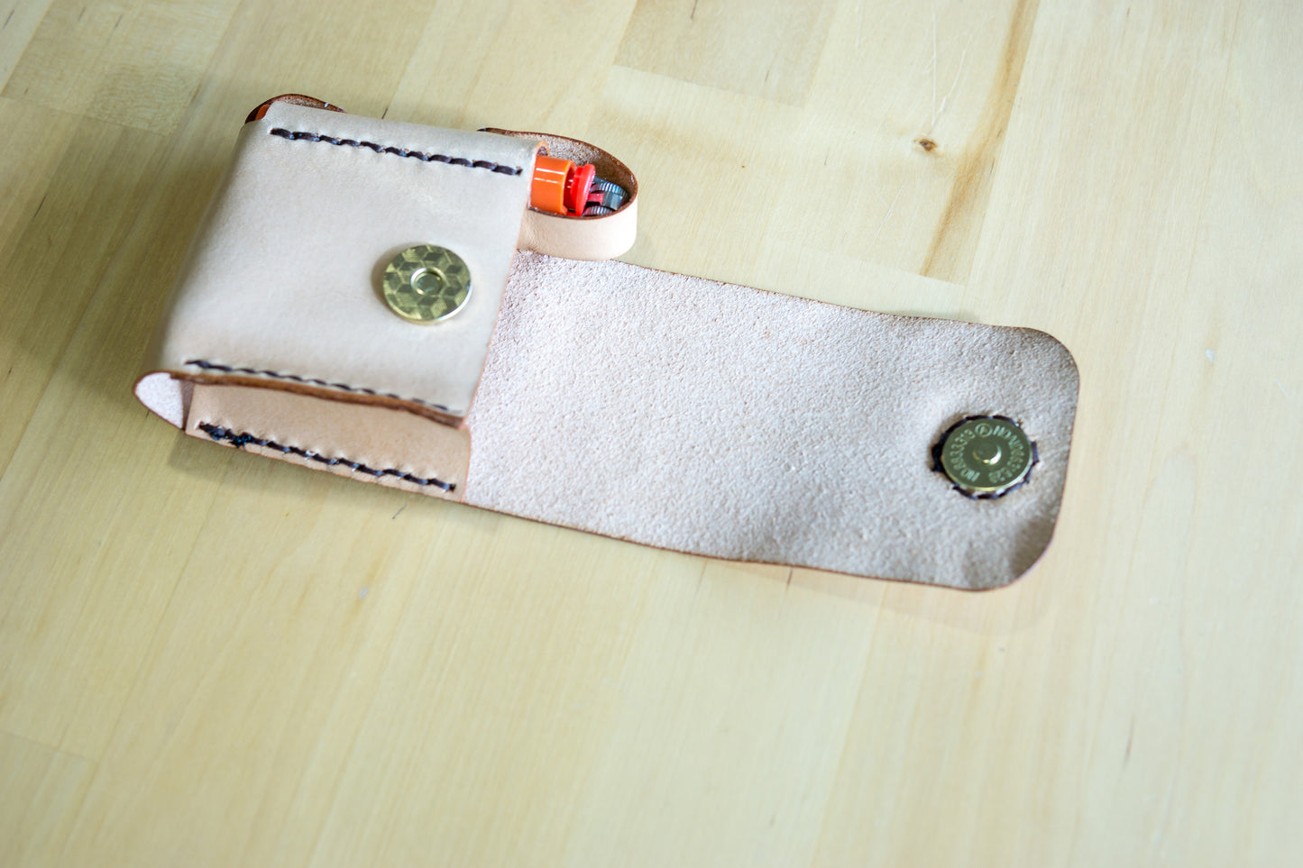 Porta-Cigarros em Couro Natural com Porta-Isqueiro | Feito à Mão