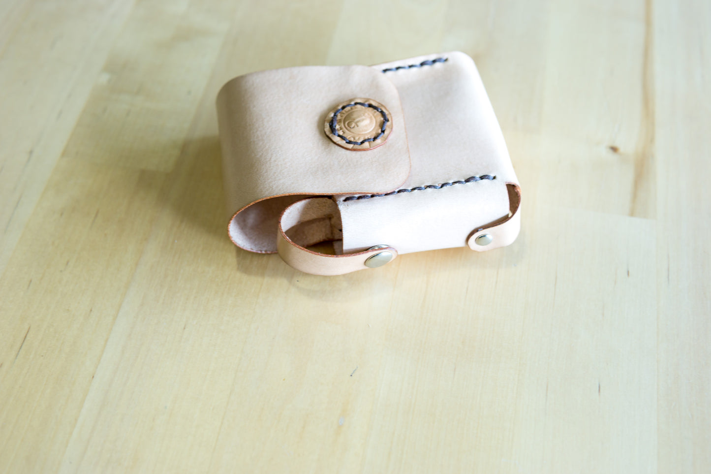 Porta-Cigarros em Couro Natural com Porta-Isqueiro | Feito à Mão