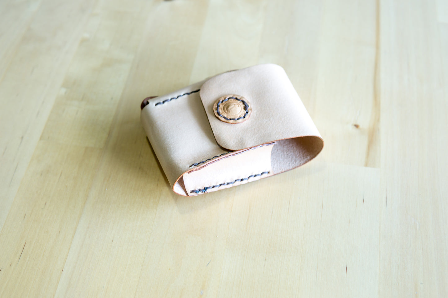 Porta-Cigarros em Couro Natural com Porta-Isqueiro | Feito à Mão