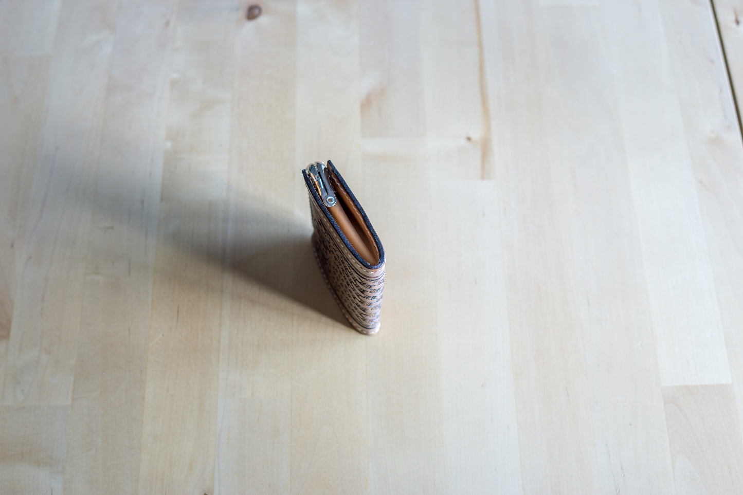 Porta-Moedas em Couro com Carving Manual – Feito à Mão em Portugal