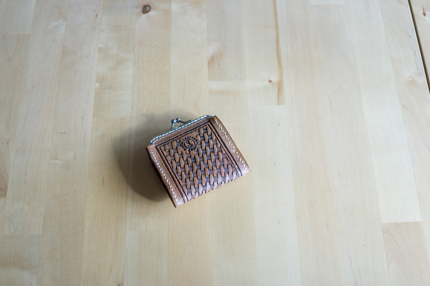 Porta-Moedas em Couro com Carving Manual – Feito à Mão em Portugal