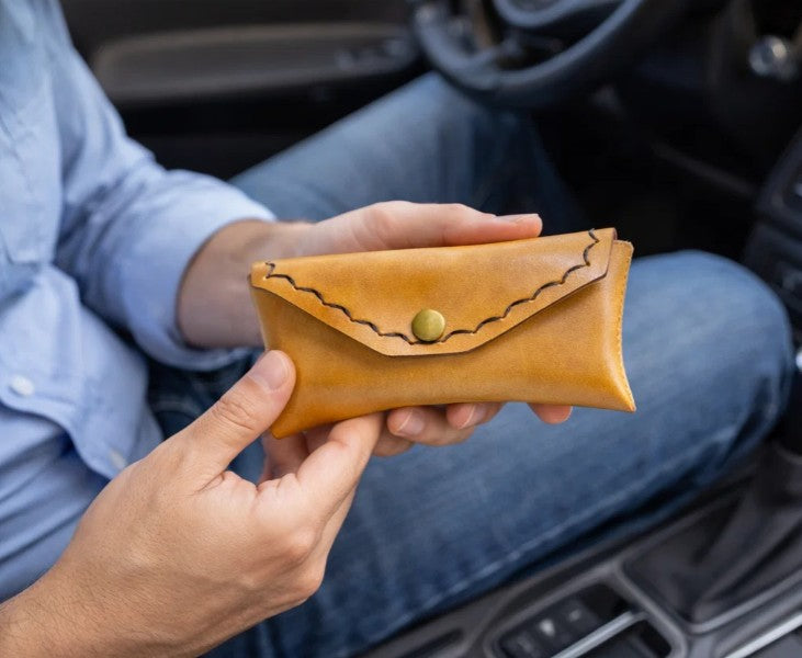 Timeless Classic: Vegetable Seleiro Leather Glasses Case