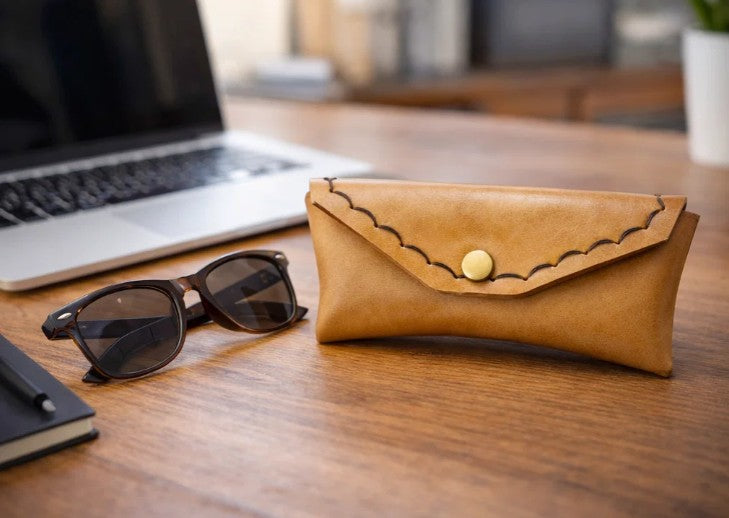 Timeless Classic: Vegetable Seleiro Leather Glasses Case