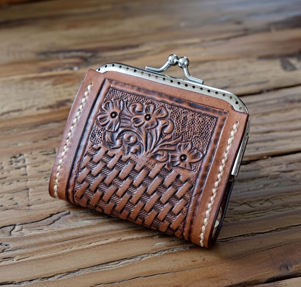 Porta-Moedas em Couro com Carving Manual – Feito à Mão em Portugal
