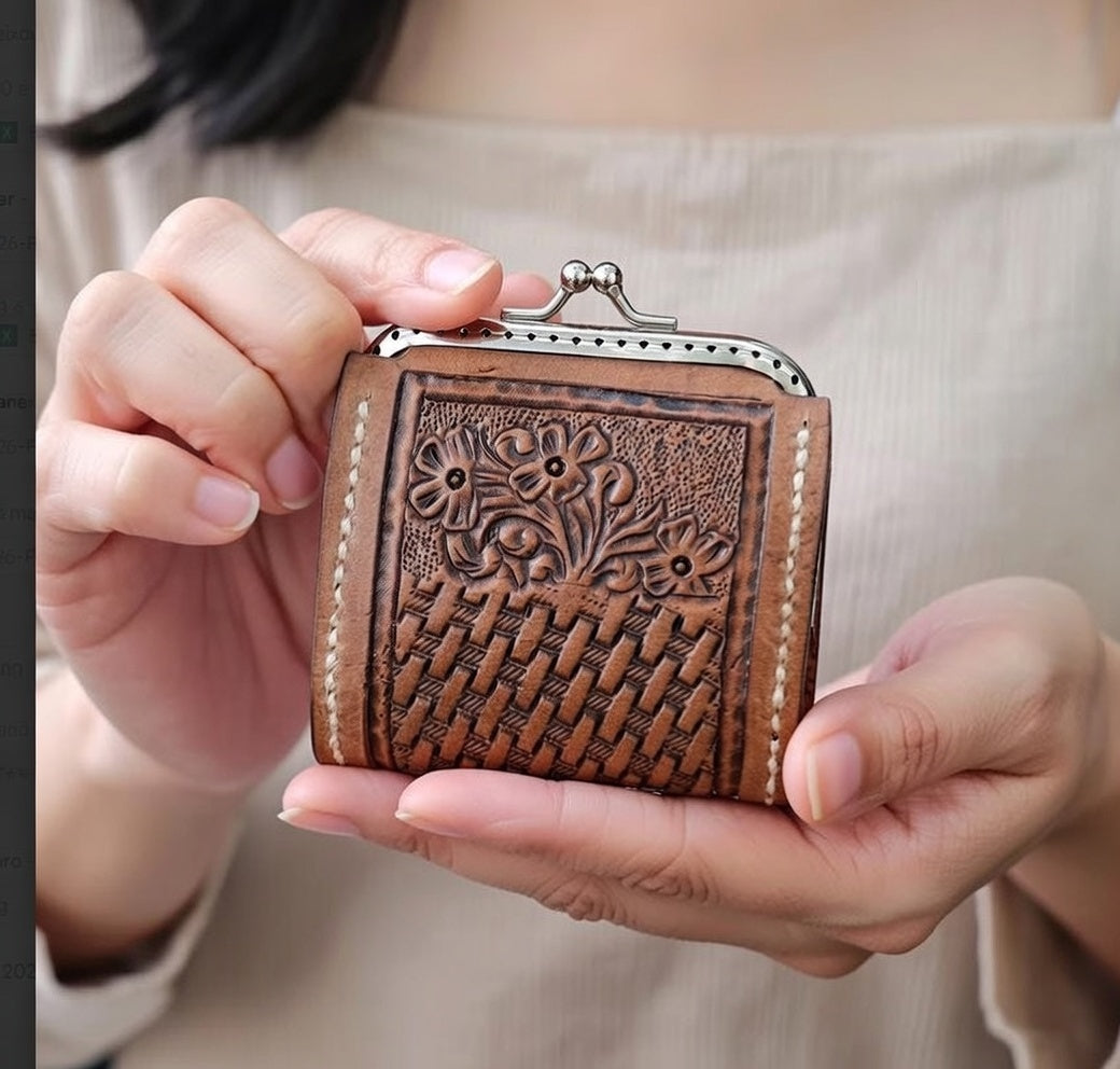 Porta-Moedas em Couro com Carving Manual – Feito à Mão em Portugal