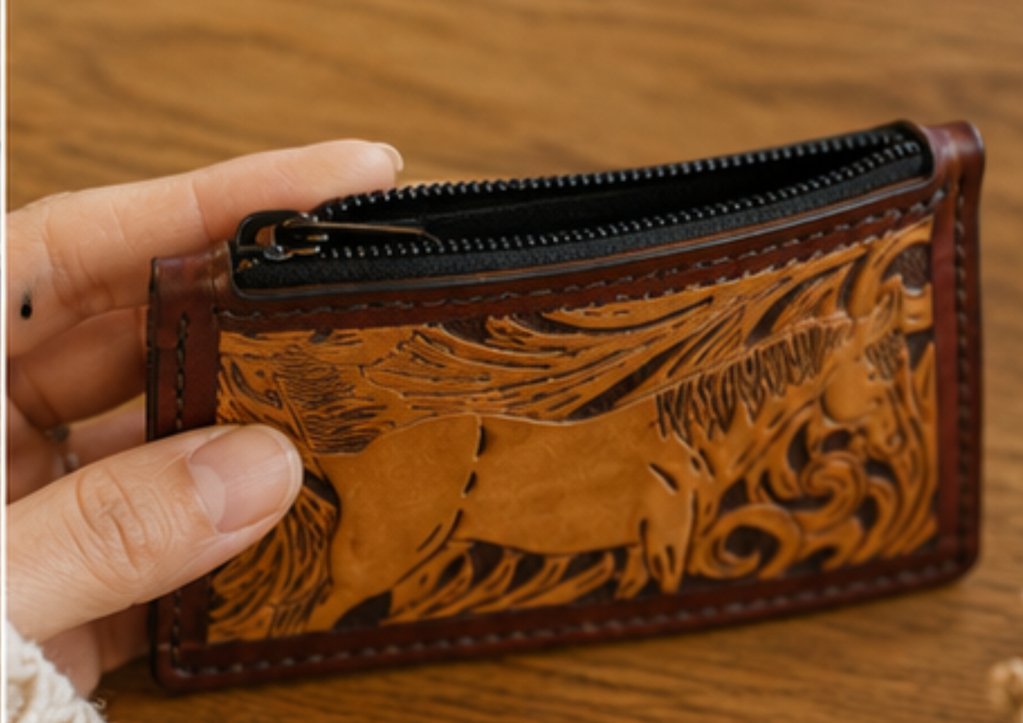 Women's Leather Wallet with Interlaced Pattern